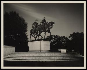 Primary view of [The bronze statue "Robert E. Lee on Traveller"]