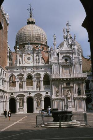 Primary view of Arco Foscari, Triumphal Arch facing the Scala dei Giganti, Courtyard of Doge's Palace (1608-15)